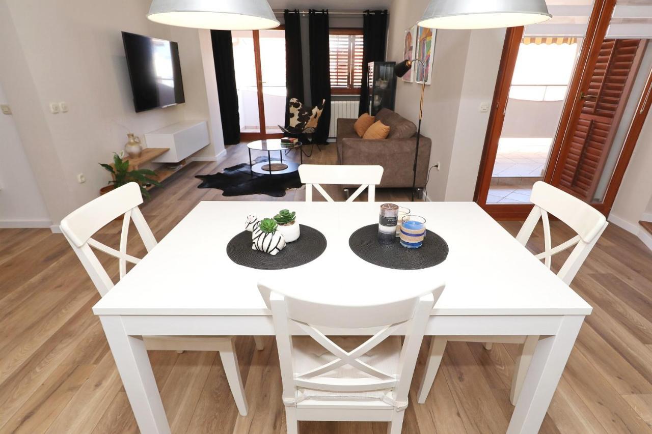 Apartments "Villa Antisin" With Heated Pool 扎达尔 外观 照片