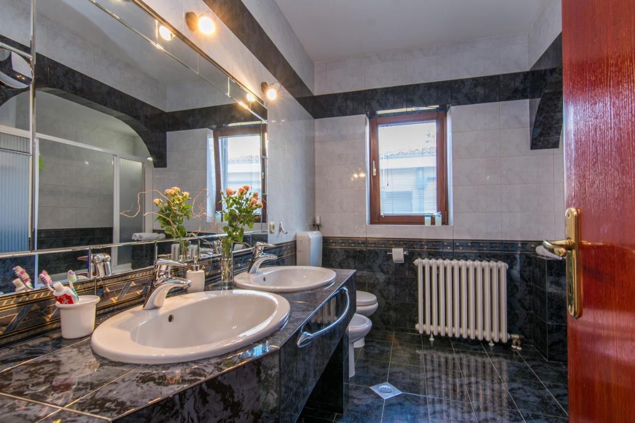 Apartments "Villa Antisin" With Heated Pool 扎达尔 外观 照片