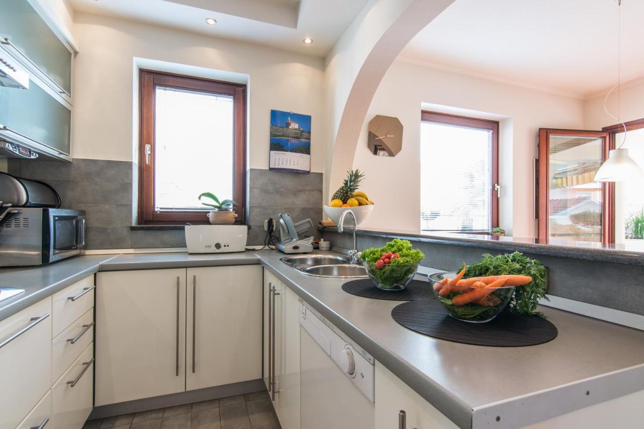Apartments "Villa Antisin" With Heated Pool 扎达尔 外观 照片